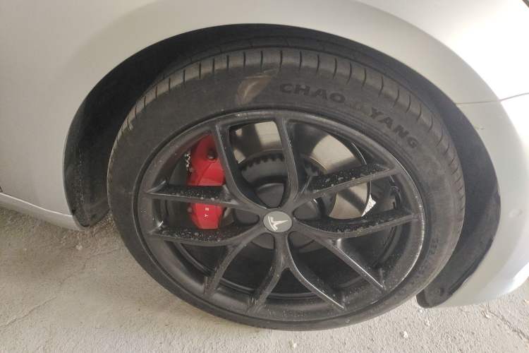 Used Tesla Model 3 2021 Performance High-Performance All-Wheel-Drive Version Right Front Wheel Hub