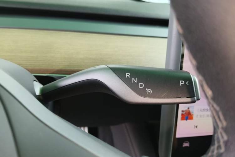 Used Tesla Model 3 2021 Revised Version II – Performance High-Performance All-Wheel-Drive Edition Gear Lever