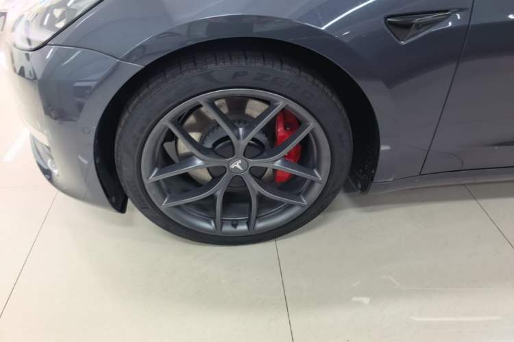Used Tesla Model 3 2021 Performance High-Performance All-Wheel-Drive Version Left Front Wheel Hub