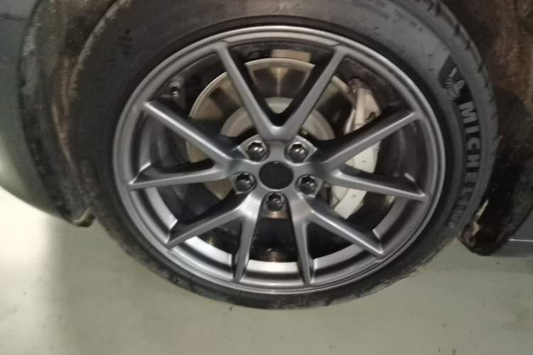 Used Tesla Model 3 2021 Standard Range Rear-Wheel Drive Upgraded Version 3D6 Left Front Wheel Hub