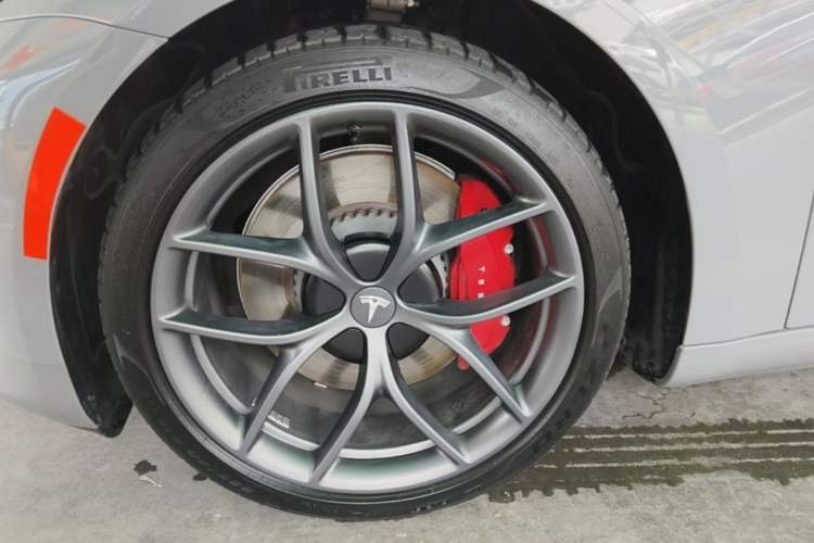 Used Tesla Model 3 2021 Revised Version II – Performance High-Performance All-Wheel-Drive Edition Left Front Wheel Hub