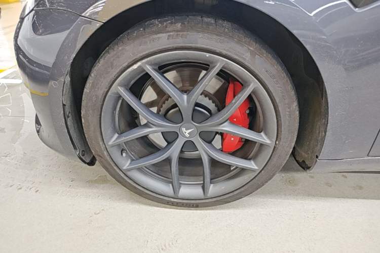 Used Tesla Model 3 2021 Revised Performance Version with All-Wheel Drive 3D1 Left Front Wheel Hub