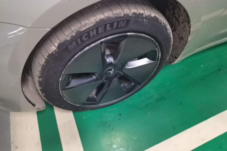 Used Tesla Model 3 2021 Standard Range Rear-Drive Upgraded Version Left Front Wheel Hub