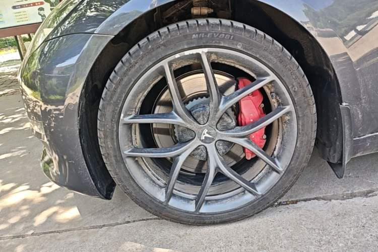 Used Tesla Model 3 2021 Performance High-Performance All-Wheel-Drive Version Left Front Wheel Hub