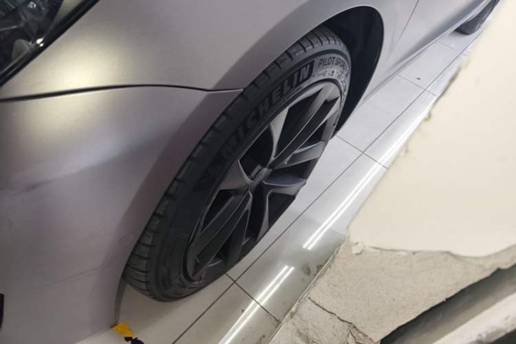 Used Tesla Model 3 2021 Standard Range Rear-Wheel Drive Upgraded Version 3D6 Left Front Wheel Hub