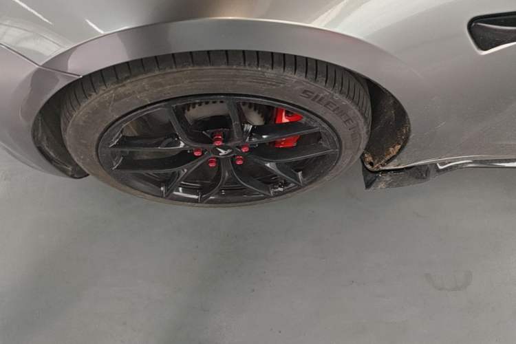 Used Tesla Model 3 2021 Performance High-Performance All-Wheel-Drive Version Left Front Wheel Hub