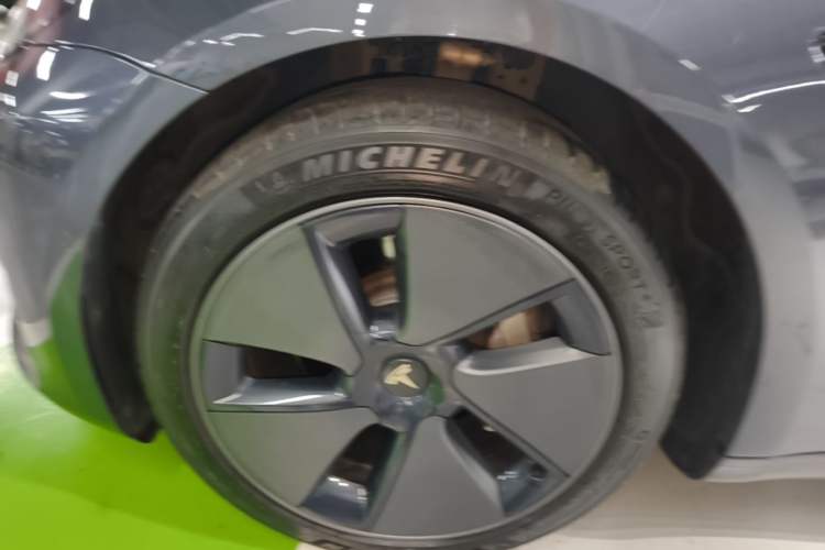 Used Tesla Model 3 2021 Standard Range Rear-Wheel Drive Upgraded Version 3D6 Left Front Wheel Hub