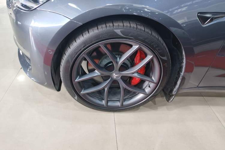 Used Tesla Model 3 2021 Performance High-Performance All-Wheel-Drive Version Left Front Wheel Hub