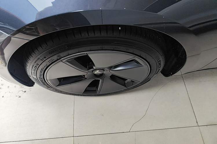 Used Tesla Model 3 2021 Standard Range Rear-Drive Upgraded Version Left Front Wheel Hub