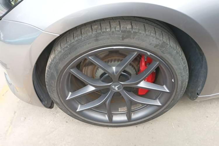 Used Tesla Model 3 2021 Performance High-Performance All-Wheel-Drive Version Left Front Wheel Hub