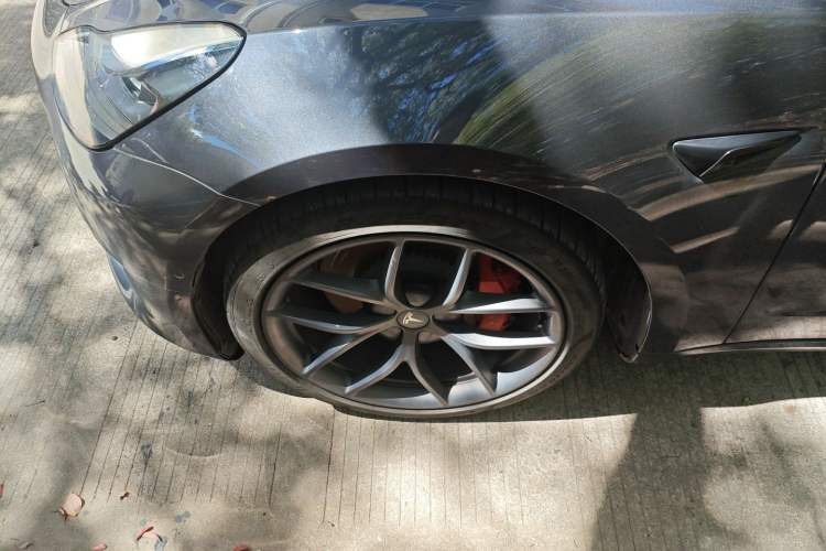 Used Tesla Model 3 2021 Revised Performance Version with All-Wheel Drive 3D1 Left Front Wheel Hub