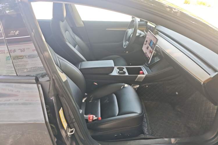 Used Tesla Model 3 2021 Performance High-Performance All-Wheel-Drive Version Right Front Seat