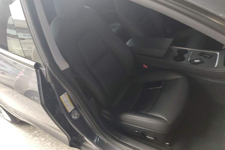 Used Tesla Model 3 2021 Standard Range Rear-Drive Upgraded Version Right Front Seat