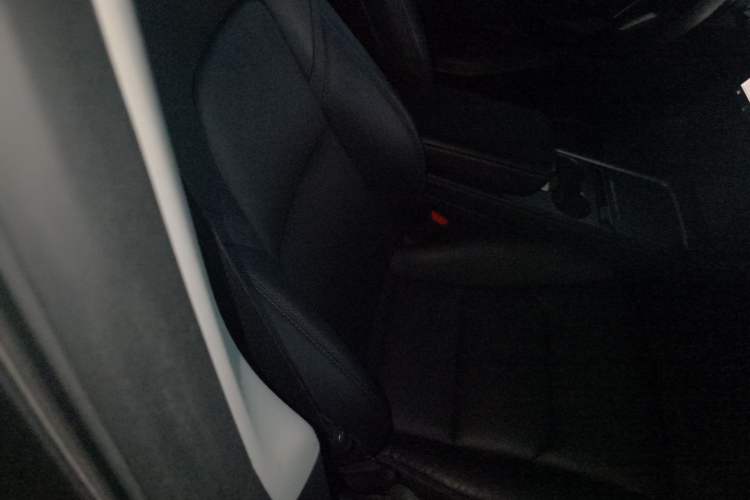 Used Tesla Model 3 2021 Standard Range Rear-Drive Upgraded Version Right Front Seat