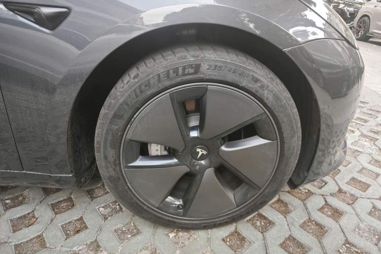 Used Tesla Model 3 2021 Standard Range Rear-Wheel Drive Upgraded Version 3D6 Right Front Wheel Hub