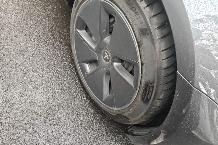Used Tesla Model 3 2021 Standard Range Rear-Wheel Drive Upgraded Version 3D6 Right Front Wheel Hub