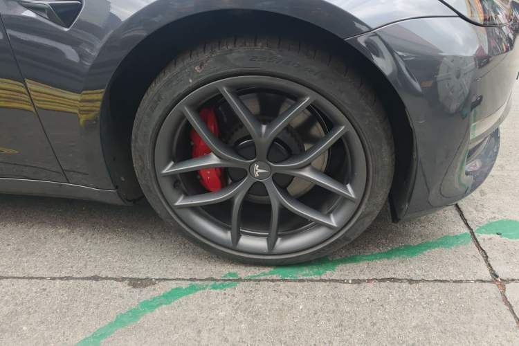 Used Tesla Model 3 2021 Revised Version II – Performance High-Performance All-Wheel-Drive Edition Right Front Wheel Hub