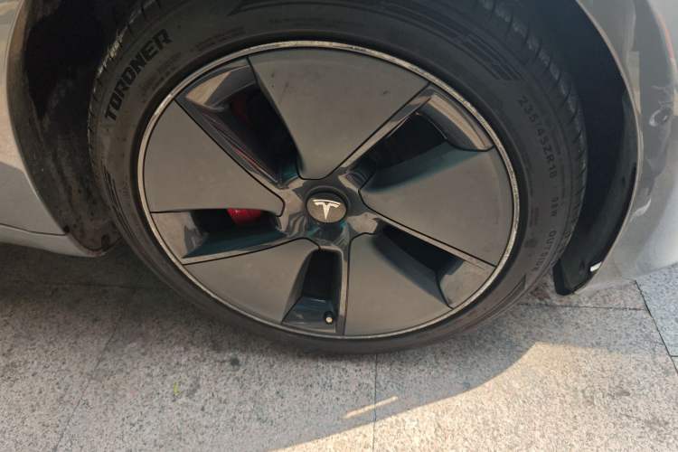 Used Tesla Model 3 2021 Standard Range Rear-Drive Upgraded Version Right Front Wheel Hub