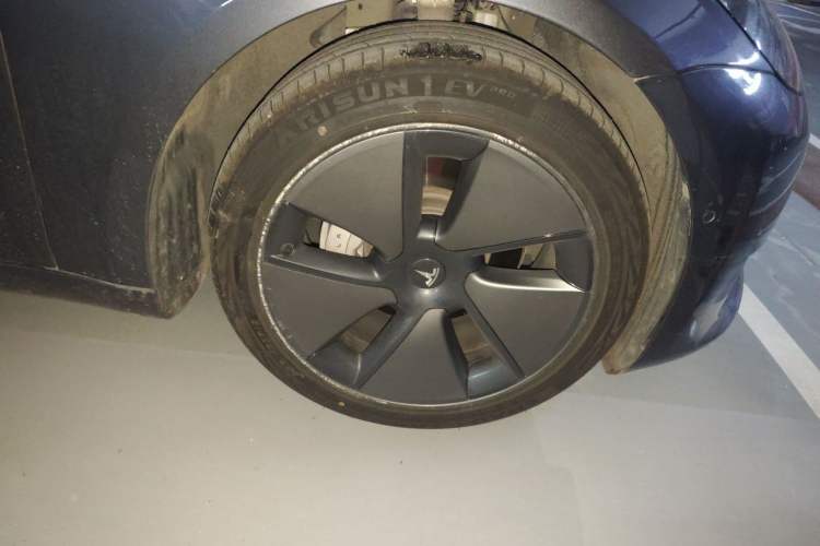 Used Tesla Model 3 2021 Standard Range Rear-Drive Upgraded Version Right Front Wheel Hub
