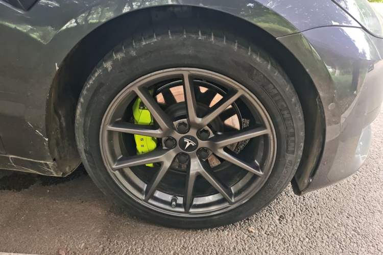Used Tesla Model 3 2021 Standard Range Rear-Drive Upgraded Version Right Front Wheel Hub