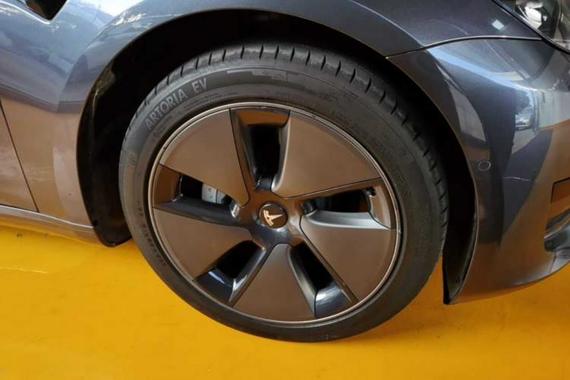 Used Tesla Model 3 2021 Standard Range Rear-Wheel Drive Upgraded Version 3D6 Right Front Wheel Hub