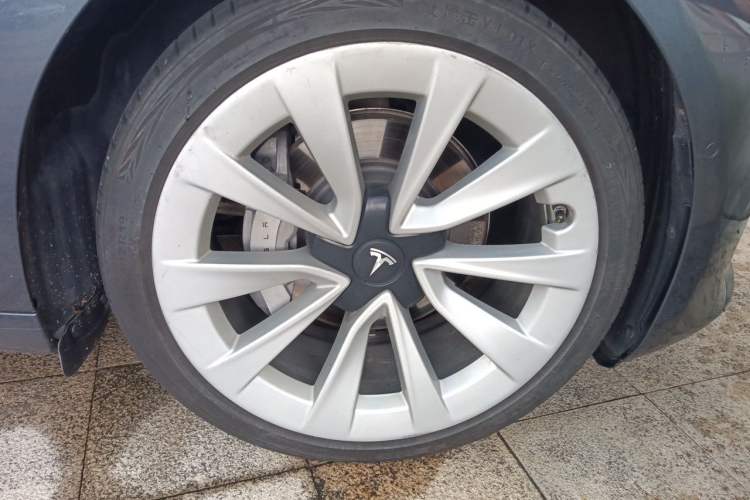 Used Tesla Model 3 2021 Standard Range Rear-Drive Upgraded Version Right Front Wheel Hub