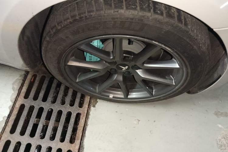 Used Tesla Model 3 2021 Revised Version Standard Range Rear-Wheel Drive Upgraded Edition 3D1 Right Front Wheel Hub