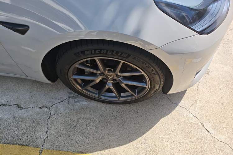 Used Tesla Model 3 2021 Standard Range Rear-Drive Upgraded Version Right Front Wheel Hub