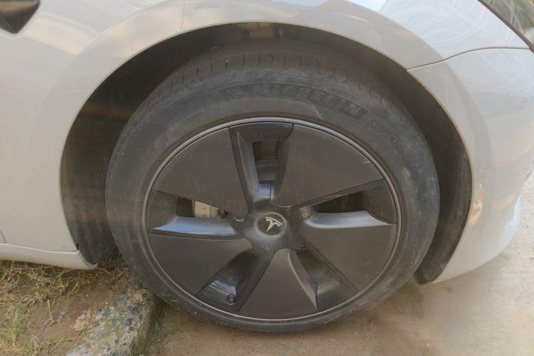 Used Tesla Model 3 2021 Standard Range Rear-Wheel Drive Upgraded Version 3D6 Right Front Wheel Hub