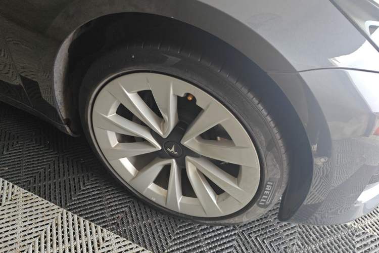 Used Tesla Model 3 2021 Standard Range Rear-Wheel Drive Upgraded Version 3D6 Right Front Wheel Hub