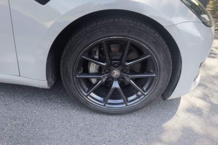 Used Tesla Model 3 2021 Standard Range Rear-Drive Upgraded Version Right Front Wheel Hub