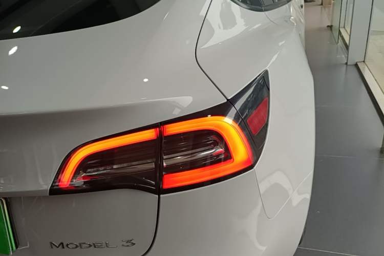 Used Tesla Model 3 2021 Standard Range Rear-Wheel Drive Upgraded Version 3D6 Right Rear Taillight
