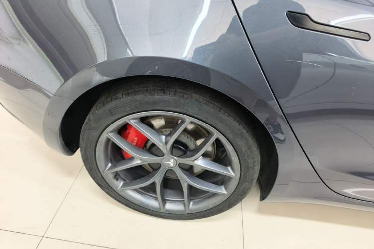 Used Tesla Model 3 2021 Performance High-Performance All-Wheel-Drive Version Right Rear Wheel Hub