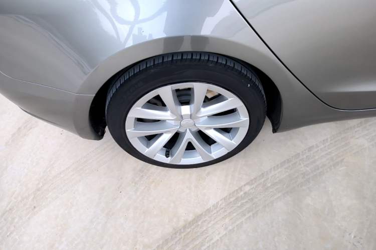 Used Tesla Model 3 2021 Standard Range Rear-Drive Upgraded Version Right Rear Wheel Hub