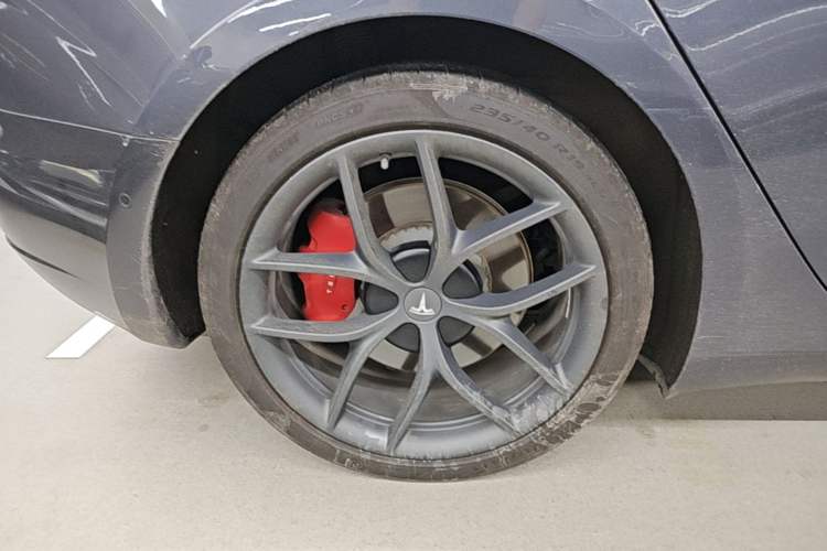 Used Tesla Model 3 2021 Revised Performance Version with All-Wheel Drive 3D1 Right Rear Wheel Hub
