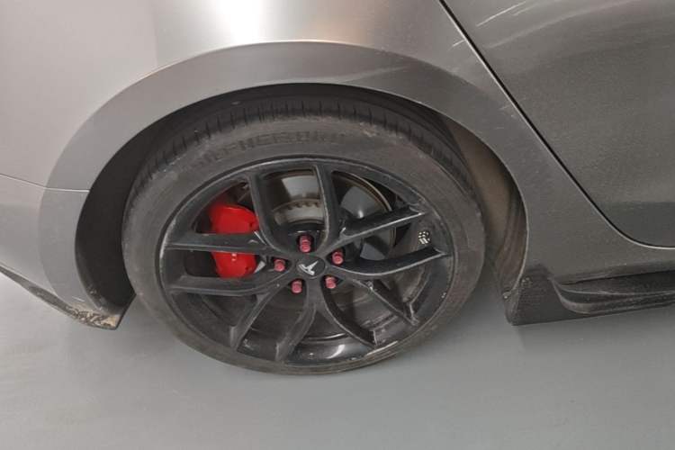 Used Tesla Model 3 2021 Performance High-Performance All-Wheel-Drive Version Right Rear Wheel Hub