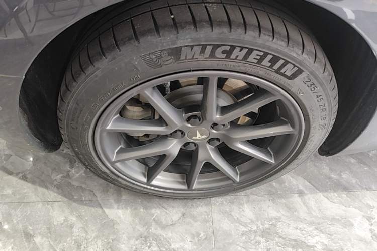 Used Tesla Model 3 2021 Standard Range Rear-Wheel Drive Upgraded Version 3D6 Right Rear Wheel Hub