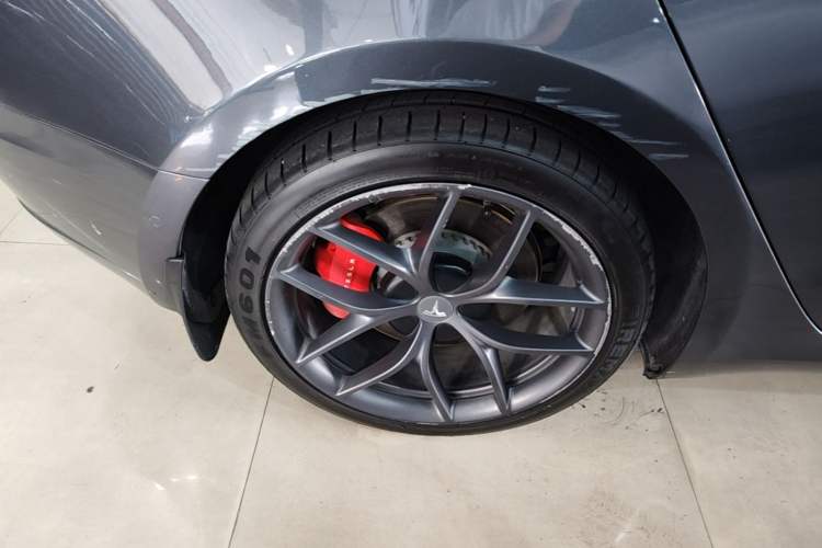 Used Tesla Model 3 2021 Performance High-Performance All-Wheel-Drive Version Right Rear Wheel Hub