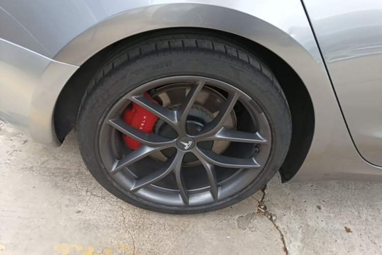 Used Tesla Model 3 2021 Performance High-Performance All-Wheel-Drive Version Right Rear Wheel Hub