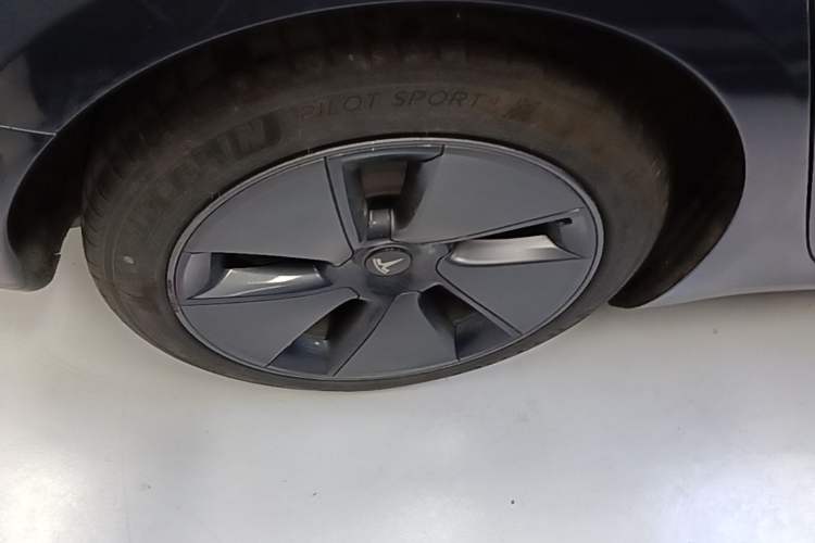 Used Tesla Model 3 2021 Standard Range Rear-Drive Upgraded Version Right Rear Wheel Hub
