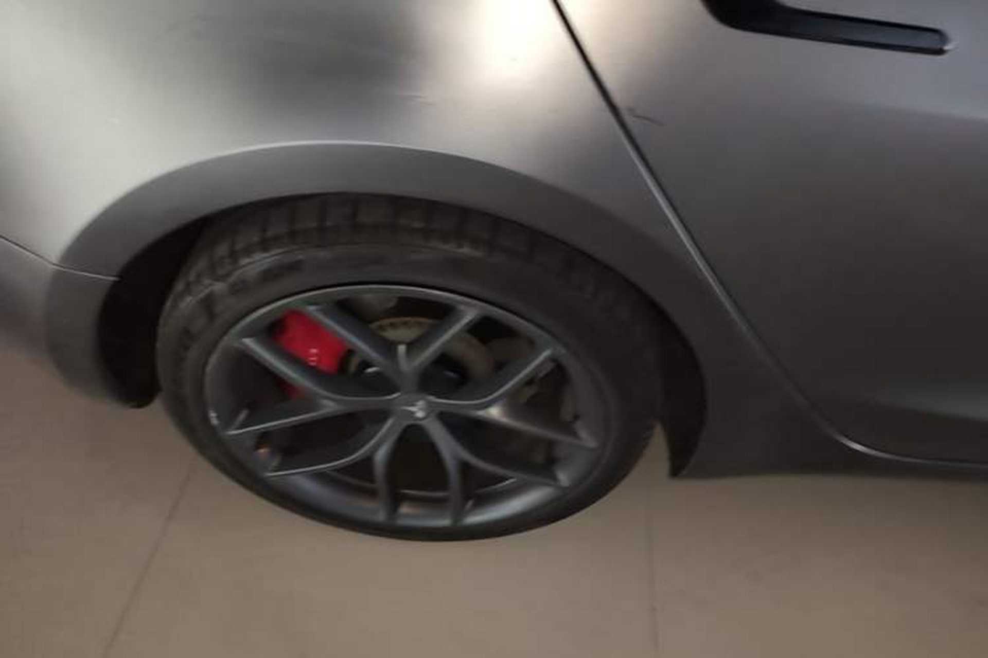 Used Tesla Model 3 2021 Revised Version II – Performance High-Performance All-Wheel-Drive Edition Right Rear Wheel Hub