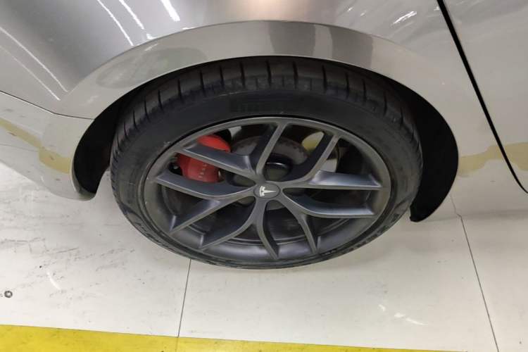Used Tesla Model 3 2021 Revised Version II – Performance High-Performance All-Wheel-Drive Edition Right Rear Wheel Hub