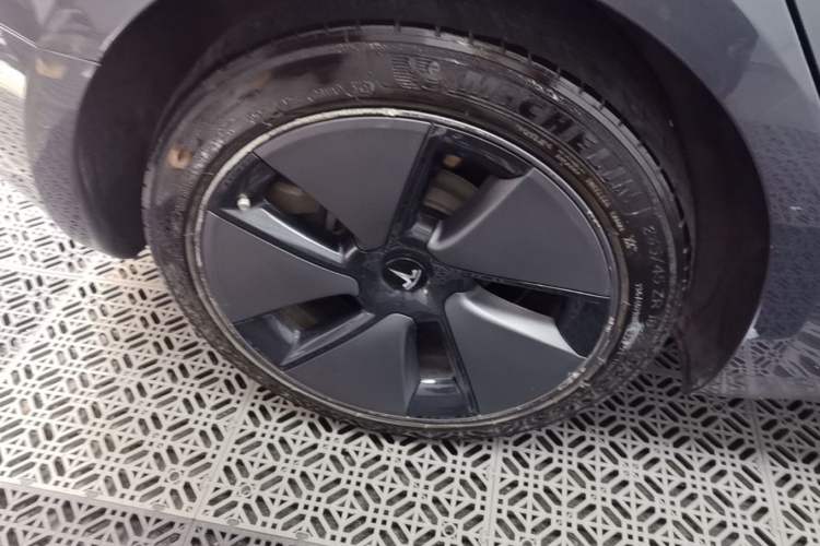 Used Tesla Model 3 2021 Standard Range Rear-Wheel Drive Upgraded Version 3D6 Right Rear Wheel Hub