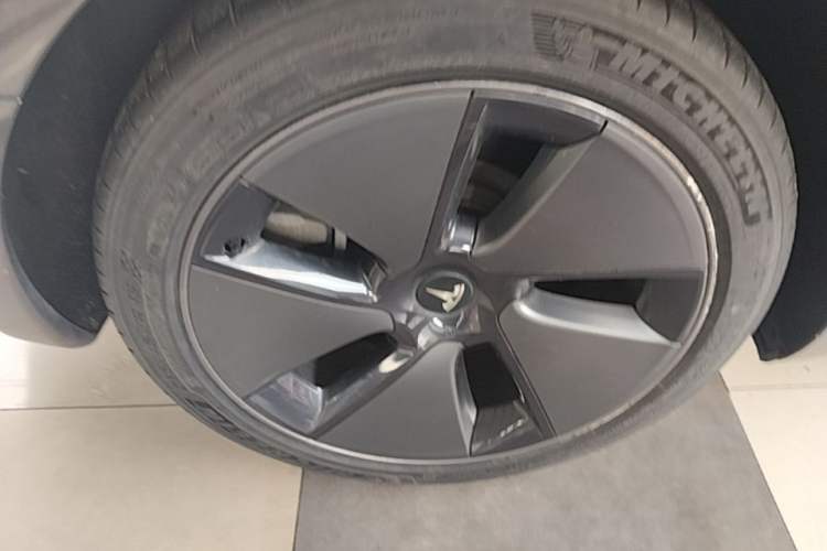 Used Tesla Model 3 2021 Standard Range Rear-Drive Upgraded Version Right Rear Wheel Hub