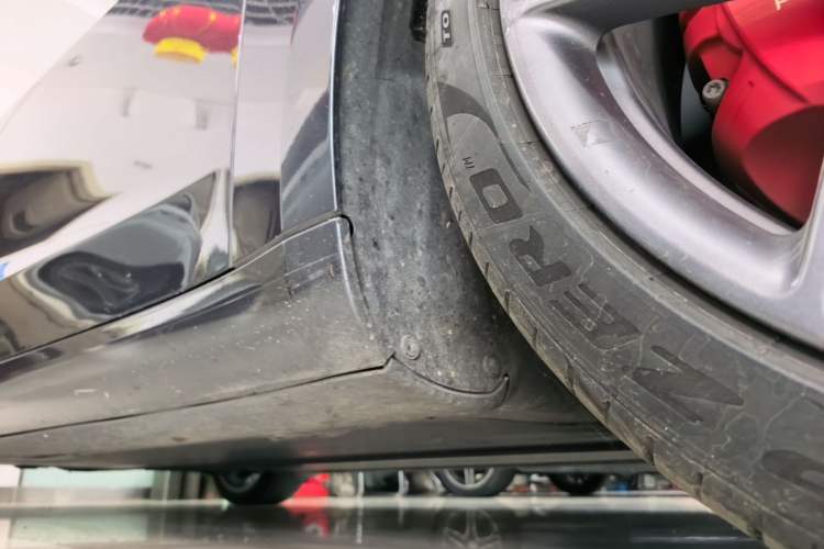 Used Tesla Model 3 2021 Performance High-Performance All-Wheel-Drive Version Right Side Sill