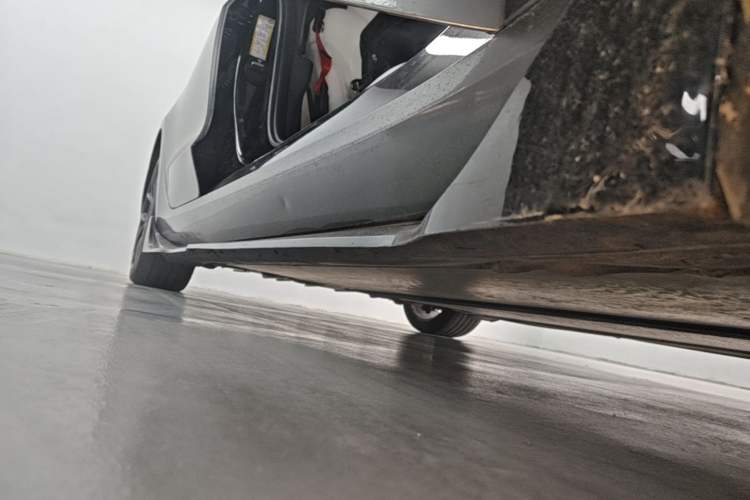 Used Tesla Model 3 2021 Performance High-Performance All-Wheel-Drive Version Right Side Sill