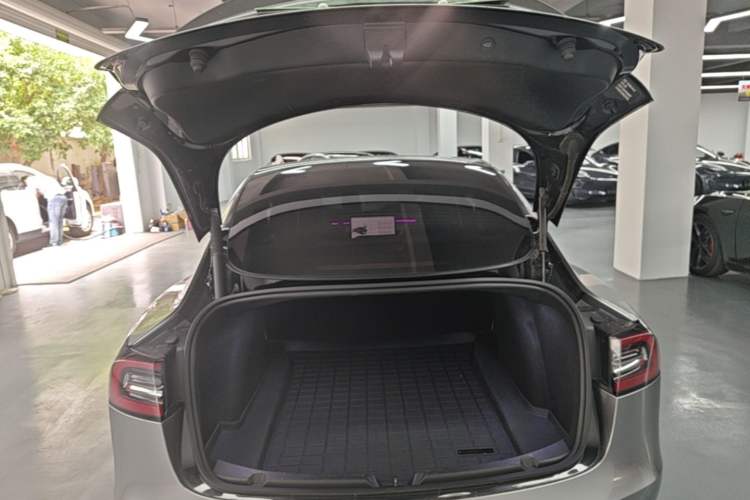 Used Tesla Model 3 2021 Performance High-Performance All-Wheel-Drive Version Trunk