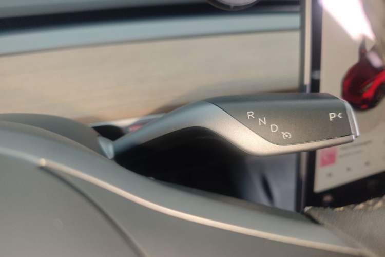 Used Tesla Model 3 2021 Revised Version II – Performance High-Performance All-Wheel-Drive Edition Gear Lever