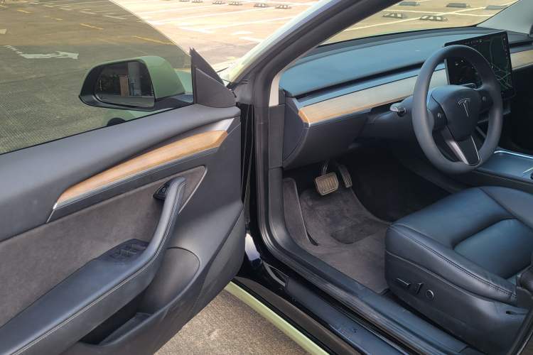 Used Tesla Model 3 2021 Standard Range Rear-Wheel Drive Upgraded Version 3D6 Interior 3