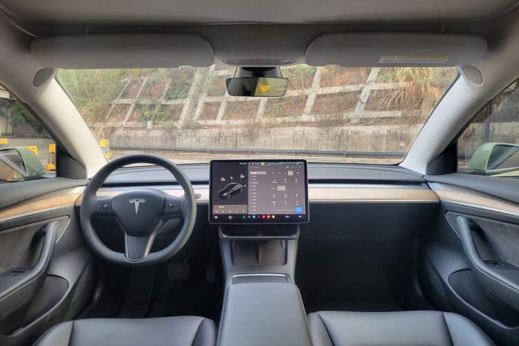Used Tesla Model 3 2021 Standard Range Rear-Wheel Drive Upgraded Version 3D6 Interior 4